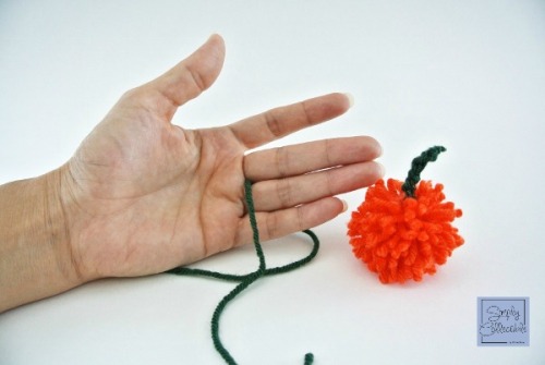 SimplyCollectibleCrochet.com | Make an Easy Peasy Pompom Pumpkin - Tutorial