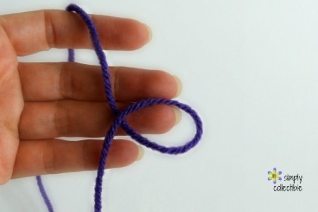 How to make a slip knot | SimplyCollectibleCrochet.com