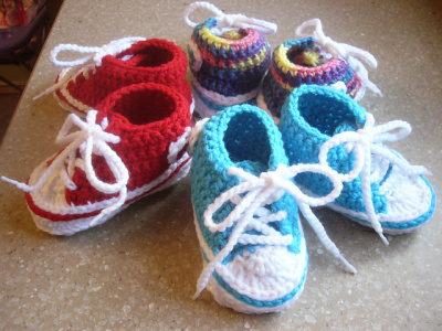 Choose from 21 Awesome Free Slipper #Crochet Patterns compilation by SimplyCollectibleCrochet.com