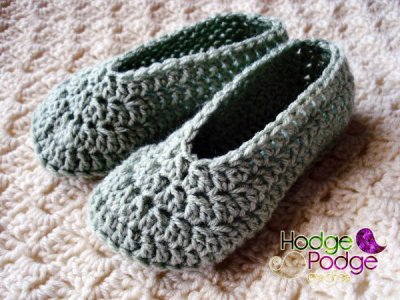 Choose from 21 Awesome Free Slipper #Crochet Patterns compilation by SimplyCollectibleCrochet.com