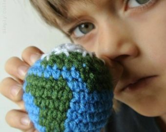 Give him the world – Free Earth Crochet Pattern