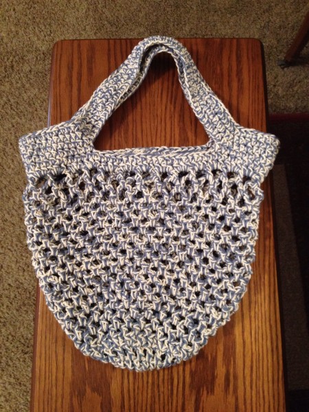 Sturdiest Ever Market Bag/beach Tote - free crochet pattern - The pattern is easy to follow and makes a wonderful bag! It's stretchy, sturdy and comfortable to carry. I use it at the farmer's market.