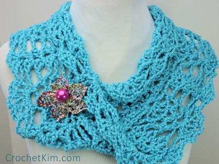 Peacock Lace Infinity Cowl and MORE Free One-Skein crochet patterns compiled by Simply Collectible