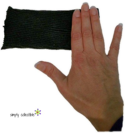 DIY Sporty Fingerless Gloves in 4 minutes - tutorial by Simply Collectible