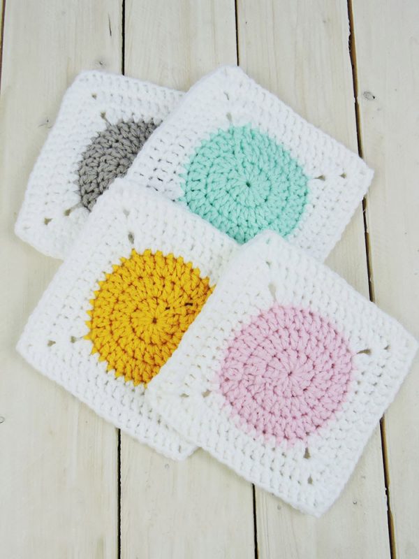 Circle to Square Granny Square - Crochet granny squares are so simple and fun to make. With so many free granny square patterns, you’ll be stitching up a storm. #CrochetGrannySquarePatterns #GrannySquarePatterns #CrochetPatterns