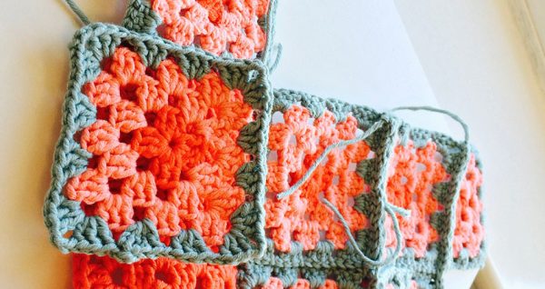 Simple Granny Square Blanket - Crochet granny squares are so simple and fun to make. With so many free granny square patterns, you’ll be stitching up a storm. #CrochetGrannySquarePatterns #GrannySquarePatterns #CrochetPatterns