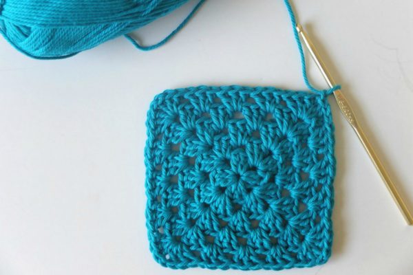 Traditional Granny Square - Crochet granny squares are so simple and fun to make. With so many free granny square patterns, you’ll be stitching up a storm. #CrochetGrannySquarePatterns #GrannySquarePatterns #CrochetPatterns