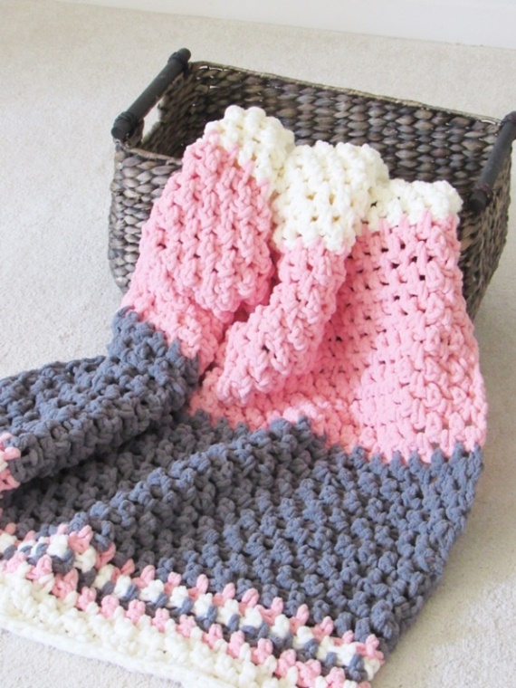 5-Hour Baby Blanket - Learn how to crochet using basic crochet stitches and simple patterns. These beginner crochet patterns are easy and completely free. #FreeCrochetPattern #CrochetPattern #CrochetAddict #BeginnerCrochetPatterns