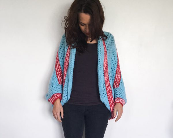Heart Lines Shrug - These crochet shrugs for women are cozy, comfortable and stylish. Everything you need to punp up your Fall/Winter wardrobe. #CrochetShrug #CrochetShrugPatterns #FreeCrochetPatterns