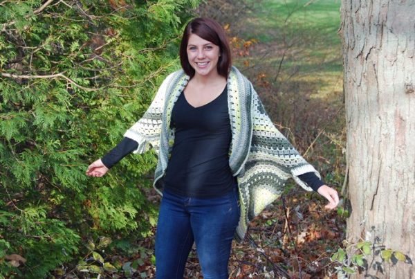 Comfortable Crochet Shrug with Sleeves - Interested in making a few shrugs for yourself and/or to gift? Check out these 27 beginner crochet shrug patterns! #crochetshrugpatterns #crochetpatterns #shrugcrochetpatterns