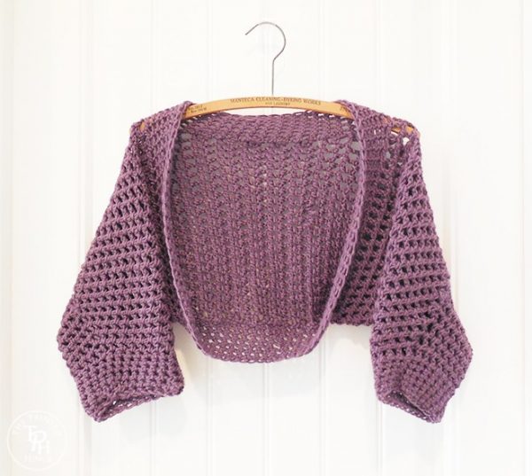 Half Sleeve No Seam Shrug - Interested in making a few shrugs for yourself and/or to gift? Check out these 27 beginner crochet shrug patterns! #crochetshrugpatterns #crochetpatterns #shrugcrochetpatterns