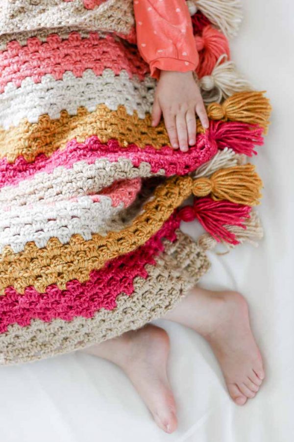 Modern Crochet Granny Stitch Blanket - This list of 17 easy crochet afghan patterns has a good variety of styles and stitches that will allow you to flex your crochet muscle. #easycrochetafghanpatterns #crochetafghanpatterns #crochetpatterns