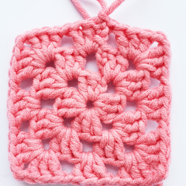 Classic Granny Square Crochet Pattern Tutorial - sigoni macaroni