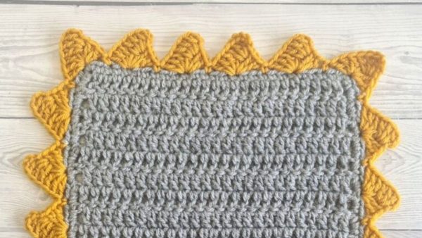 Crochet large leaf border pattern