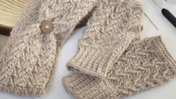 hygge arrow crochet gloves